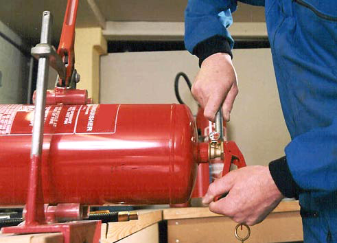 Cómo recargar el extintor de tu hogar o trabajo para la seguridad de todos  - Exit Max Sac